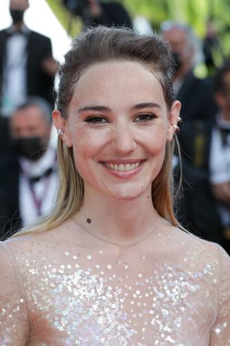 Festival de Cannes : Déborah François sur le tapis rouge en Julien Fournié Haute Couture pour la cérémonie de clôture